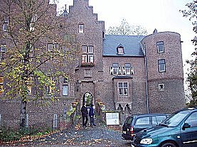 Konradsheim. Sie gilt als Beispiel einer sptmittelalterlichen Burganlage. Von der ehemaligen Befestigung sind nur noch Reste erhalten, doch das Wohnhaus ist wenig verndert. Notwendige Restaurationen wurden mglichst originalgetreu rekonstruiert.