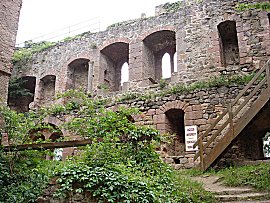 Die Sdfassade der Burg von innen