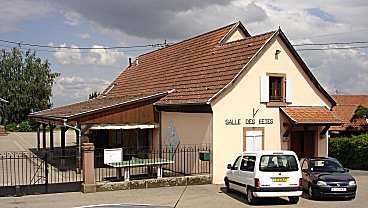 "Salle Des Fetes" bei der Schule