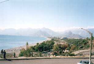 Blick ber den Strand nach Westen zu den lykischen Bergen