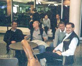 Jrgen, Erwin, Bernhard, Horst am Tisch im Flughafen Ffm