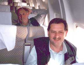 Erwin und Horst auf ihren Pltzen im Flieger