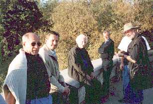 Erwin, Horst, Paul, Jürgen, Norbert, Bernhard auf der Mauer am Park in Antalia