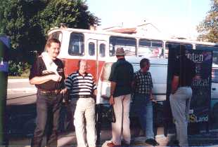 Haltestelle: Horst, Erwin, Norbert (v.h.), Jürgen, Bernhard.