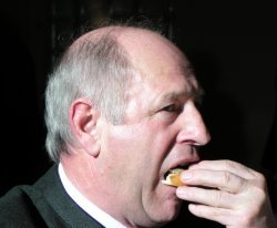 Erwin mit Brötchen
